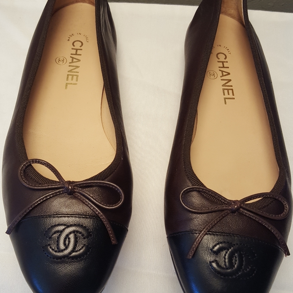 CHANEL Brown/Black CC Captoe ballerina flat size 41